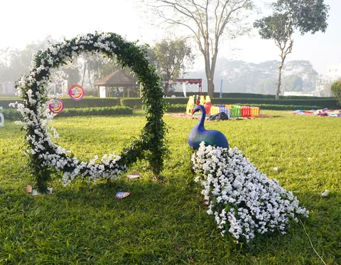 Circular floral ring photo installation set on an open lawn